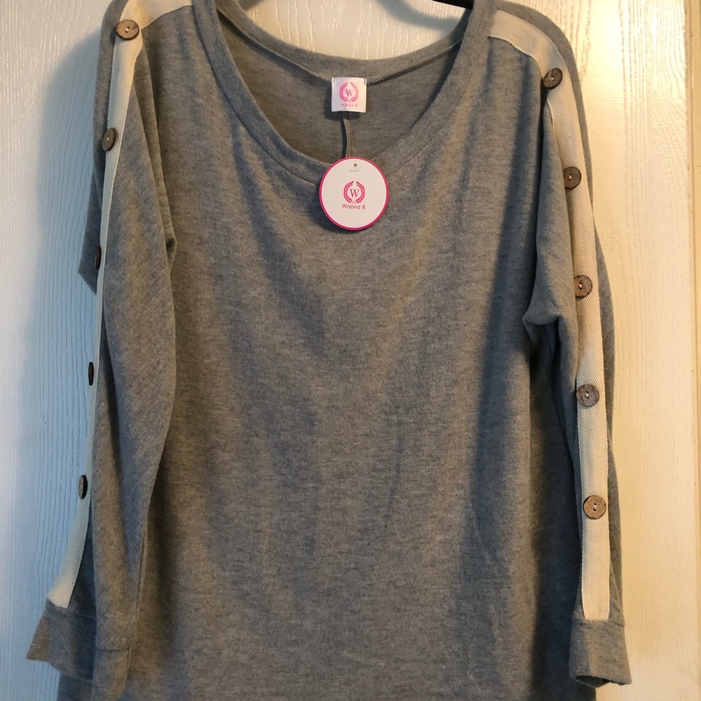 Long sleeve, light weight ladies top